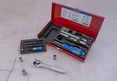 ZESTAW NARZĘDZI 1/4" 51cz. NASADKI KRÓTKIE, 6-kąt. 4 - 14mm, BITY 1/4" Z GRZECHOTKĄ I AKCESORIAMI, KASETA King Tony